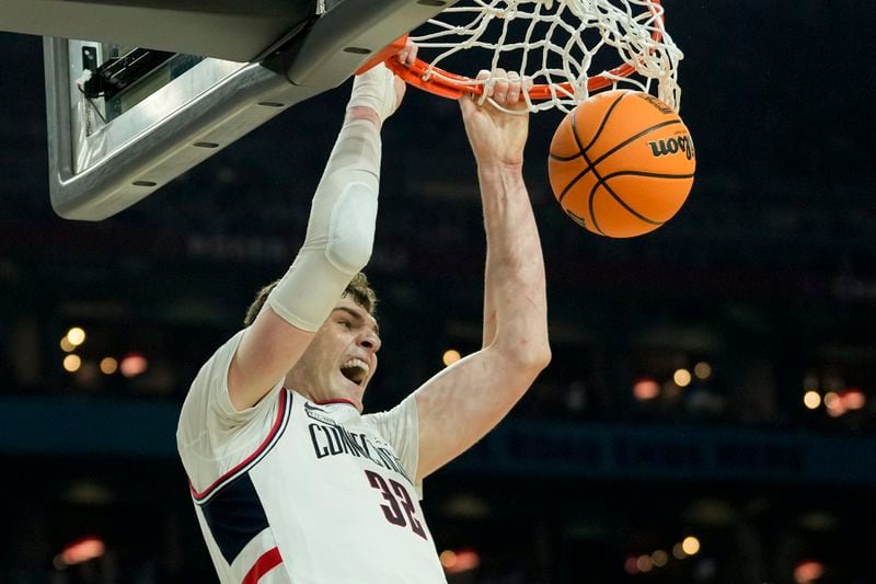 UConn center Donovan Clingan (32) dunks against Alabama during the second half of the NCAA college basketball game at the Final Four, Saturday, April 6, 2024, in Glendale, Ariz. (AP Photo/David J. Phillip)