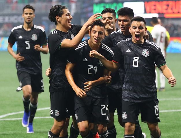 Photos: Former Atlanta United manager leads Mexico to victory at Mercedes-Benz Stadium
