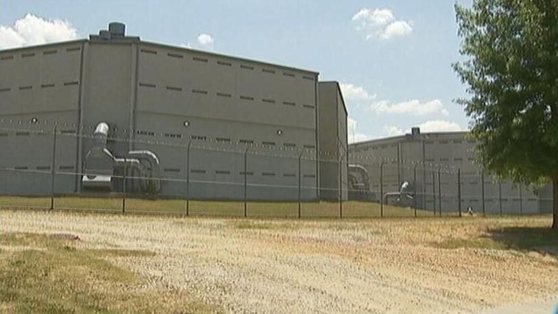 A 38-year-old Clayton County Jail detainee died Monday after he attempted to jump from the second floor of the lockup, struggled with detention officers who tried to stop him and was Tased, according to the Georgia Bureau of Investigation.