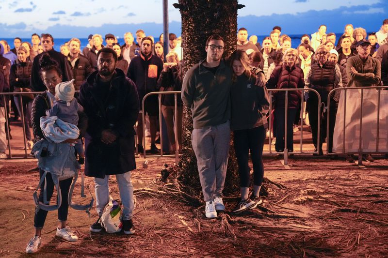 Crowds gather for the Anzac Day dawn service at Coogee Beach in Sydney, Australia, Thursday, April 25, 2024. (AP Photo/Mark Baker)