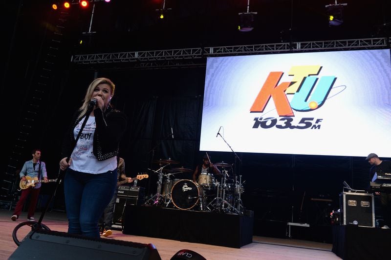 WANTAGH, NY - MAY 31: Kelly Clarkson performs at 103.5 KTU's KTUphoria 2015 at Nikon at Jones Beach Theater on May 31, 2015 in Wantagh, New York. (Photo by Dimitrios Kambouris/Getty Images for iHeartMedia)