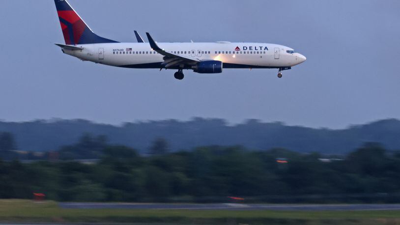 060122 Atlanta: A Delta airplane lands at the Hartsfield-Jackson Atlanta International Airport, Wednesday, June 1, 2022, in Atlanta. (Jason Getz / Jason.Getz@ajc.com)