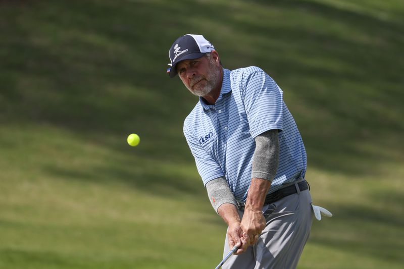 Doug Barron chips to the 18th green during the first round of the Mitsubishi Classic senior golf tournament at TPC Sugarloaf, Friday, April 26, 2024, in Duluth, Ga. (Jason Getz / AJC)
