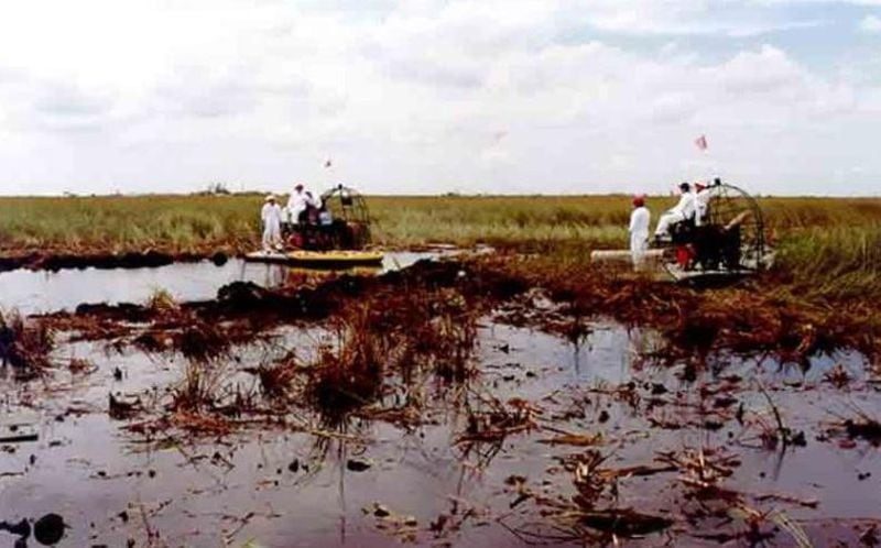 Recovery personnel work at the crash site of ValuJet Flight 592 in 1996. (Photo: FAA)