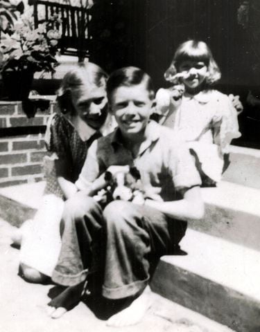 Jimmy Carter with sisters