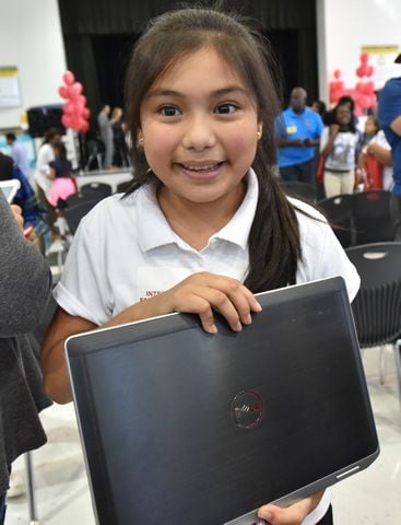 Comcast gives Clayton County students free computers