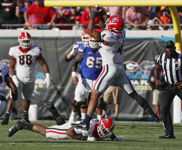10/30/21 - Jacksonville -  Georgia Bulldogs linebacker Nolan Smith (4) intercepts a tipped ball that led to a Georgia scoring drive during the first half of the annual NCCA  Georgia vs Florida game at TIAA Bank Field in Jacksonville.   Bob Andres / bandres@ajc.com