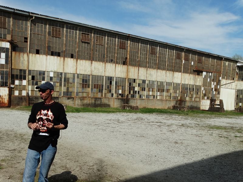  The Zombie Arena from season 3 with Atlanta Movie Tours host Kent Wagner. CREDIT; Rodney Ho/rho@ajc.com