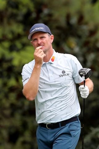 April 8, 2021, Augusta: Justin Rose reacts to his tee shot on the fifteenth hole during the first round of the Masters at Augusta National Golf Club on Thursday, April 8, 2021, in Augusta. Curtis Compton/ccompton@ajc.com