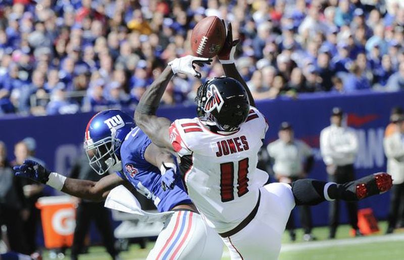 Atlanta Falcons running back Antone Smith, right, avoids the tackle of New York Giants strong safety Antrel Rolle during a scoring on a touchdown reception during the second half of an NFL football game, Sunday, Oct. 5, 2014, in East Rutherford, N.J. (AP Photo/Bill Kostroun)