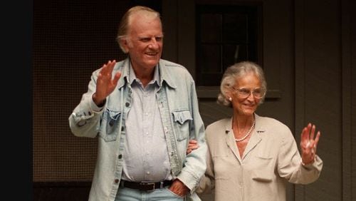 The Rev. Billy Graham and his wife Ruth wave goodbye to the media after a 1996 press conference at their home in Montreat, N.C. (Scott Sharpe/Charlotte Observer/TNS)