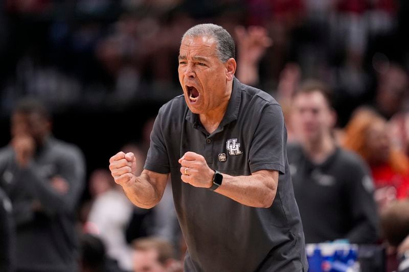 Houston head coach Kelvin Sampson reacts during the second half of a Sweet 16 college basketball game against Duke in the NCAA Tournament in Dallas, Friday, March 29, 2024. (AP Photo/Tony Gutierrez)