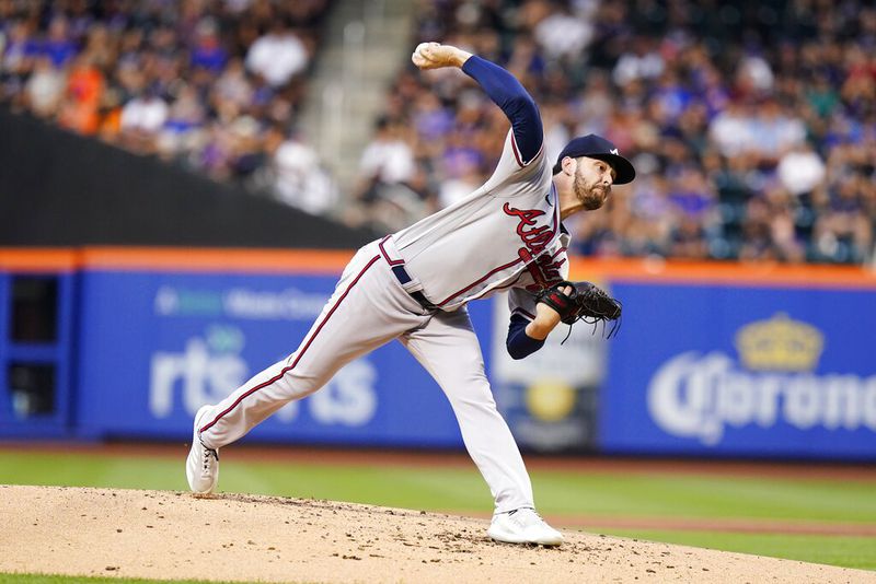 Atlanta Braves' Ian Anderson pitches during the first inning of a baseball game against the New York Mets Friday, Aug. 5, 2022, in New York. (AP Photo/Frank Franklin II)