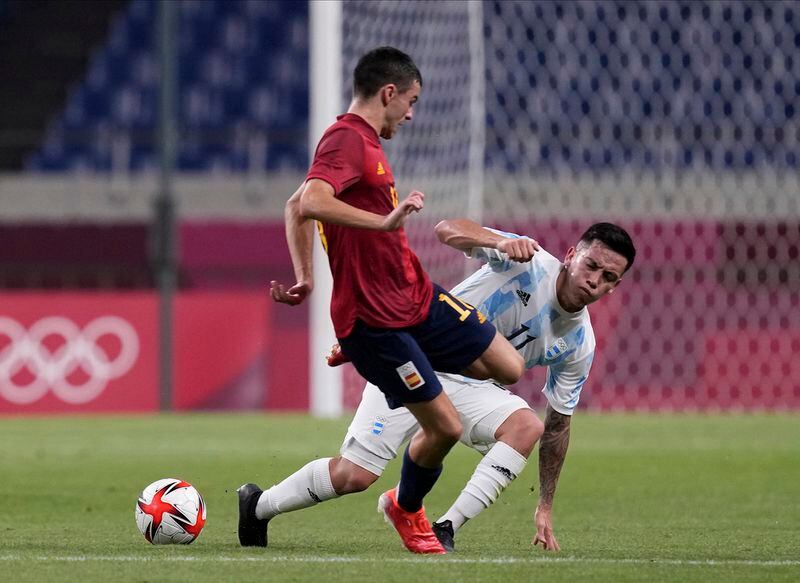 Spain's Pedri Gonzalez (left) and Argentina's Ezequiel Barco battle for the ball during a men's soccer match at the 2020 Summer Olympics, Wednesday, July 28, 2021, in Saitama, Japan. (Martin Mejia/AP)
