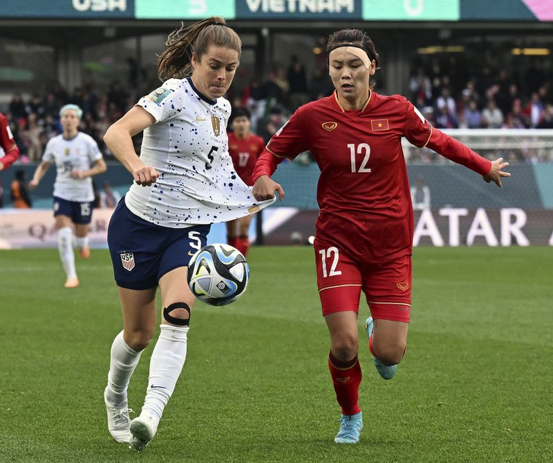 FILE - United States' Kelley O'Hara, left, and Vietnam's Hai Yen Pham vie for the ball during the Women's World Cup Group E soccer match at Eden Park in Auckland, New Zealand, July 22, 2023. United States national team and NJ/NT Gotham FC player O'Hara announced Thursday, May 2, 2024, that she is retiring from soccer at the end of the National Women's Soccer League season. (AP Photo/Andrew Cornaga, File)