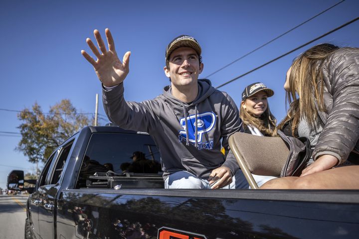 THE CHAMPIONS PARADE - TO HONOR GEORGIA QB STETSON BENNETT IN HISHOMETOWN