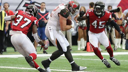 September 11, 2016 ATLANTA: Buccaneers tight end Brandon Myers catches a touchdown pass between Falcons defenders Ricardo Allena and Deion Jones during the first half in an NFL football game on Sunday, Sept. 11, 2016, in Atlanta. Curtis Compton /ccompton@ajc.com