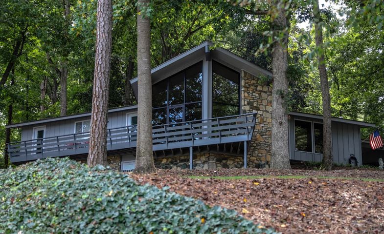 Photos: Elbow grease, Native American art bring Sandy Springs midcentury home to life