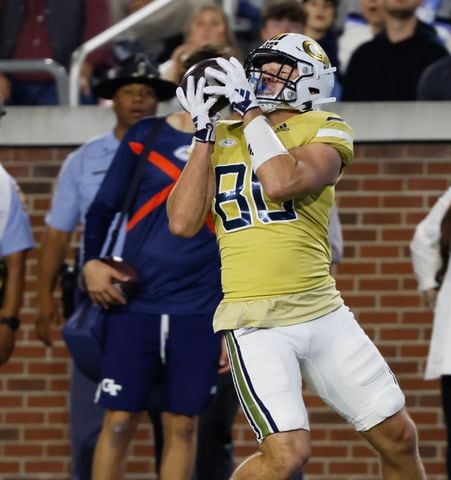 Georgia Tech Yellow Jackets tight end Brett Seither (80) makes a touchdown reception during the second quarter.  (Bob Andres for the Atlanta Journal Constitution)