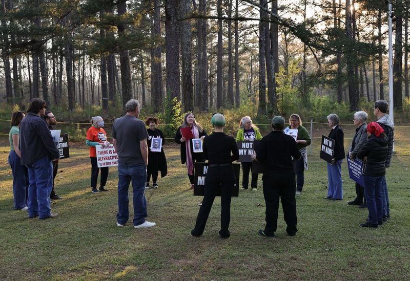 Georgians for Alternatives to the Death Penalty hold a vigil outside of Georgia Diagnostic Prison in Jackson, Ga. for deathrow inmate Willie Pye on Wednesday, March 20, 2024. (Natrice Miller/ Natrice.miller@ajc.com)
