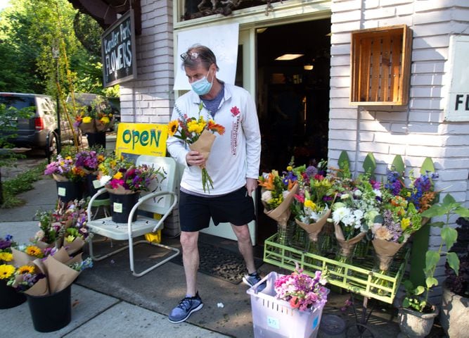 PHOTOS: Finding flowers for Mom during pandemic