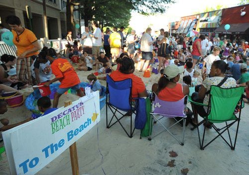 Hundreds enjoy Decatur 'beach'