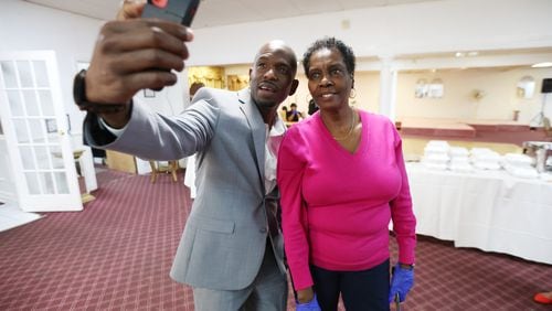 South Fulton mayor-elect Khalid Kamau takes a selfie with board member Jill Lindsey on Thursday, Dec. 9, 2021. (Miguel Martinez for The Atlanta Journal-Constitution)