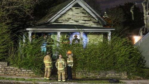 Authorities investigate a fire that left a baby dead and a woman critically burned in northwest Atlanta. JOHN SPINK/ JSPINK@AJC.COM