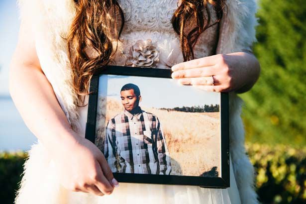 PHOTOS: Grieving bride honors late fiance in bittersweet photoshoot