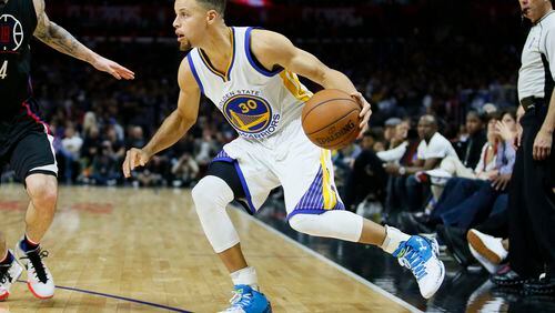 Golden State Warriors' Stephen Curry dribbles the ball against the Los Angeles Clippers during the second half of an NBA basketball game, Saturday, Feb. 20, 2016, in Los Angeles. The Warriors won 115-112. (AP Photo/Danny Moloshok)