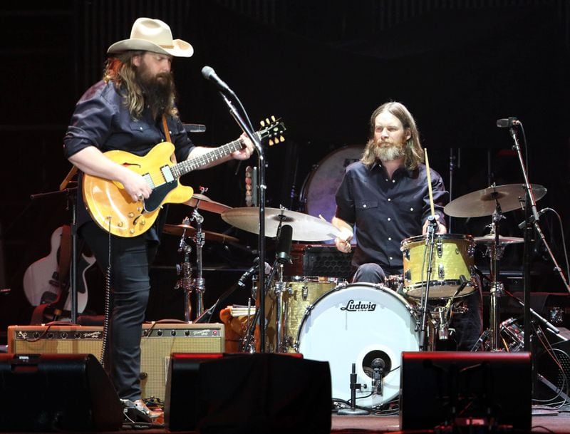 Chris Stapleton thrilled the Mercedes-Benz Stadium crowd with his gritty country-soul.