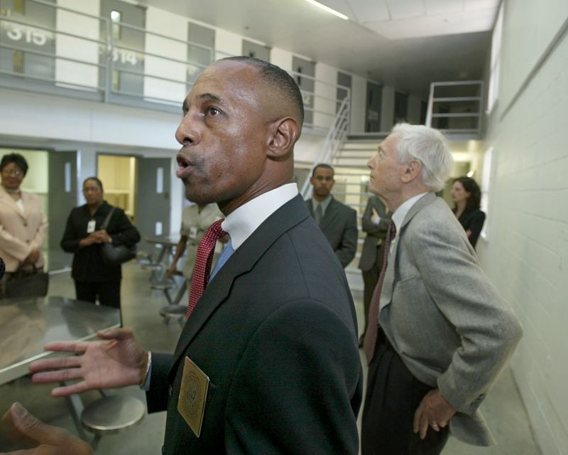 Federal Receiver John Gibson (left) and Judge Marvin Shoob (right) look over a freshly painted inmate cell block during an inspection of the Fulton County Jail. Shoob ordered sweeping improvements of the chronically overcrowded facility. (JOHN SPINK / AJC staff)