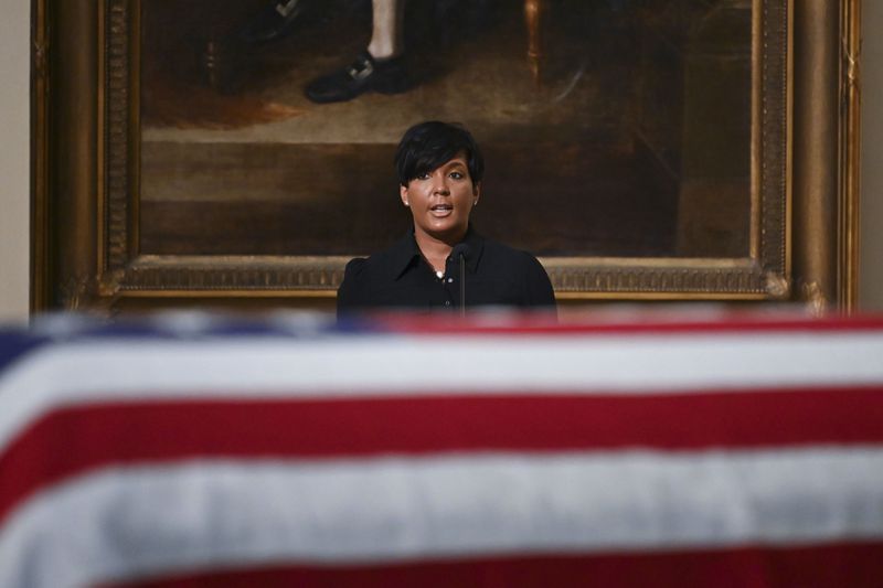 7/29/20 - 7/29/20 - Atlanta, GA - Atlanta mayor Keisha Lance Bottoms speaks during a ceremony in the Capitol Rotunda where Rep. John Lewis will lie in state.  On the fifth day of the “Celebration of Life” for Rep. John Lewis, Lewis’s body and and family members returned to Georgia for ceremonies at the State Capitol where he will also lie in state until his funeral on Thursday.  Hyosub Shin / Hyosub.shin@ajc.com