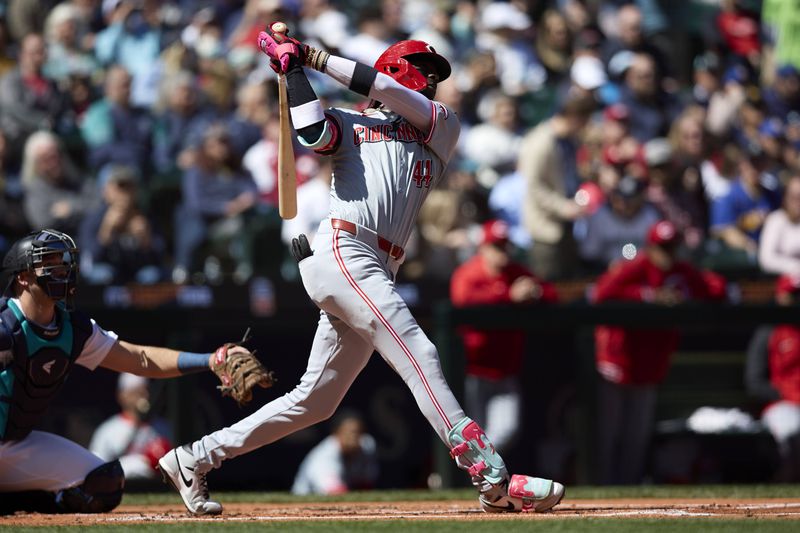 Cincinnati Reds shortstop Elly De La Cruz hits a solo home run off a pitch from Seattle Mariners pitcher Bryce Miller during the second inning of a baseball game, Wednesday, April 17, 2024, in Seattle. (AP Photo/John Froschauer)