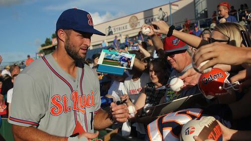 St. Lucie Mets outfielder Tim Tebow signs autographs before a baseball game between the Mets and the Clearwater Threshers on Monday, Aug. 14, 2017, in Clearwater, Fla. (Alessandra Da Pra/Tampa Bay Times via AP)