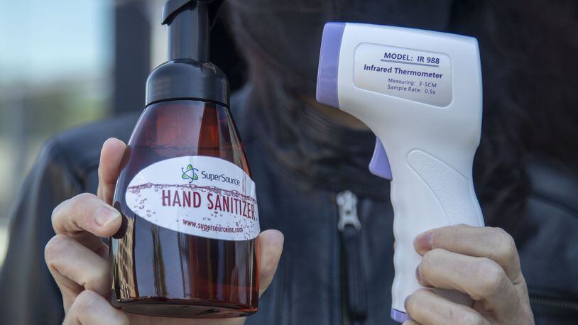 Guests will be asked to sanitize their hands following a forehead thermometer scan by the hostess outside of the Select restaurant and bar in Sandy Springs. ALYSSA POINTER / ALYSSA.POINTER@AJC.COM