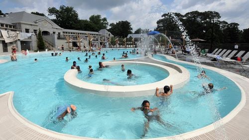 Piedmont Park Aquatic Center in summer 2009.  BRANT SANDERLIN / bsanderlin@ajc.com