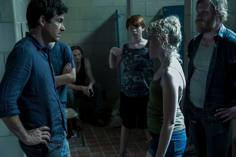  Ruth (Julia Garner) decides to work with Marty (Jason Batemen) but she's not doing it for any altruistic reasons. CREDIT: Netflix