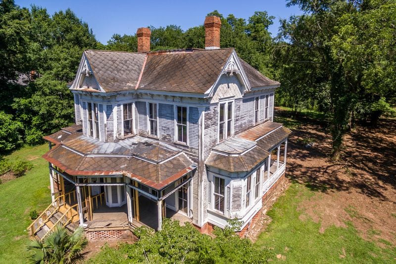 The Foster-Thomason-Miller house hasn’t been painted in about 20 years, but that could change. Taken under the wing of the Madison-Morgan Conservancy, it is getting new life. CONTRIBUTED: MADISON-MORGAN CONSERVANCY