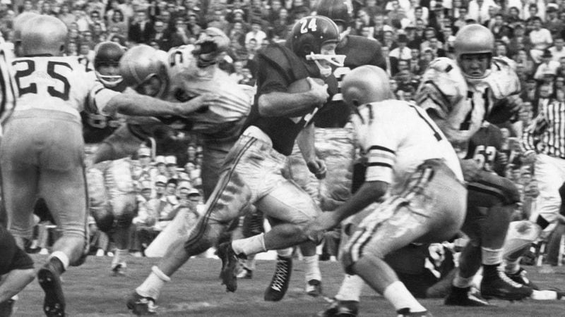Arkansas All America halfback Jim Mooty (24) scoots 20 yards for the second and game-winning touchdown in the Gator Bowl game against the Georgia Tech Yellow Jackets at Jacksonville, Florida,, Jan. 2, 1960.