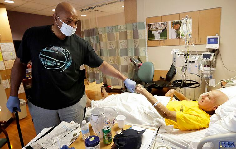 Craig Sager hangs tough in leukemia battle
