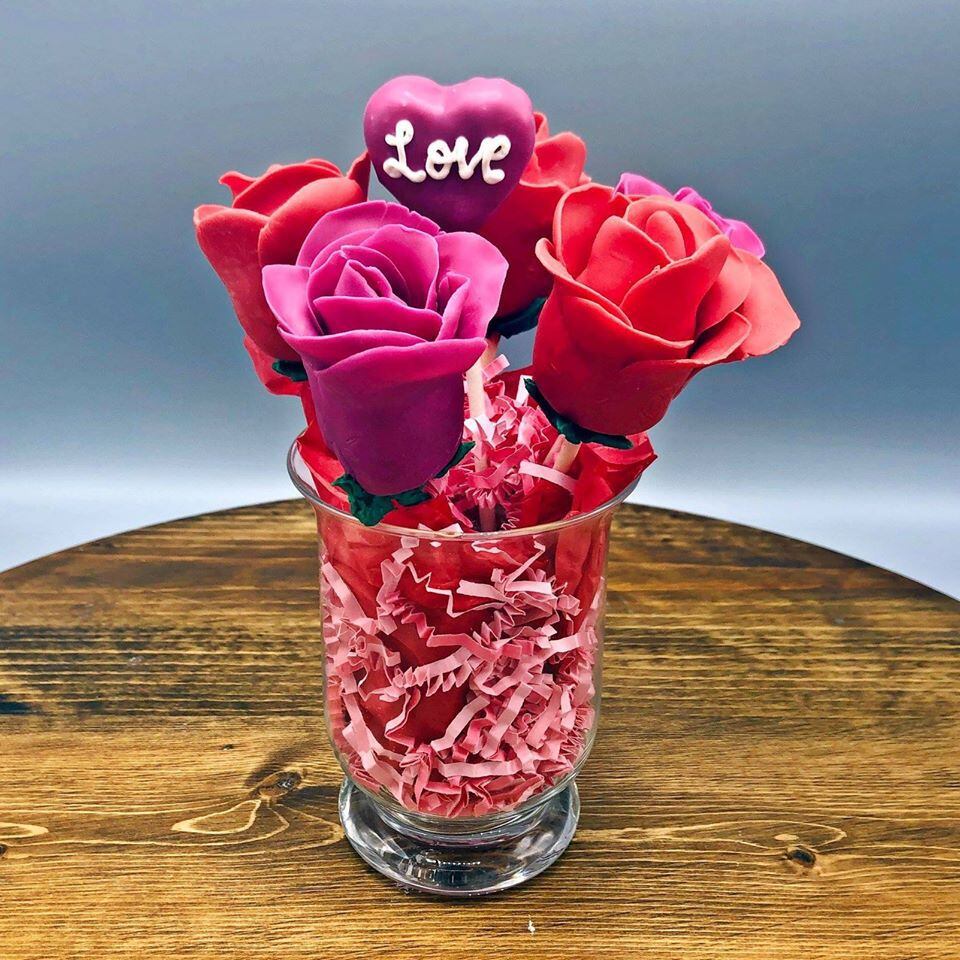 Valentine's Day gift ideas for her and him, image size:960x960