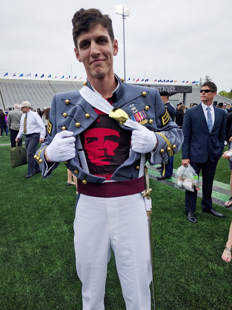 Spenser Rapone, Rapone displays a shirt bearing the image of socialist icon Che Guevara under his uniform, after graduating from the United States Military Academy at West Point, N.Y.