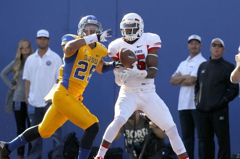 Nov 29, 2013; San Jose, CA, USA; Fresno State Bulldogs wide receiver Davante Adams (15) catches a touchdown pass in front of San Jose State Spartans cornerback Akeem King (25) in the first quarter at Spartan Stadium. Mandatory Credit: Cary Edmondson-USA TODAY SportS)