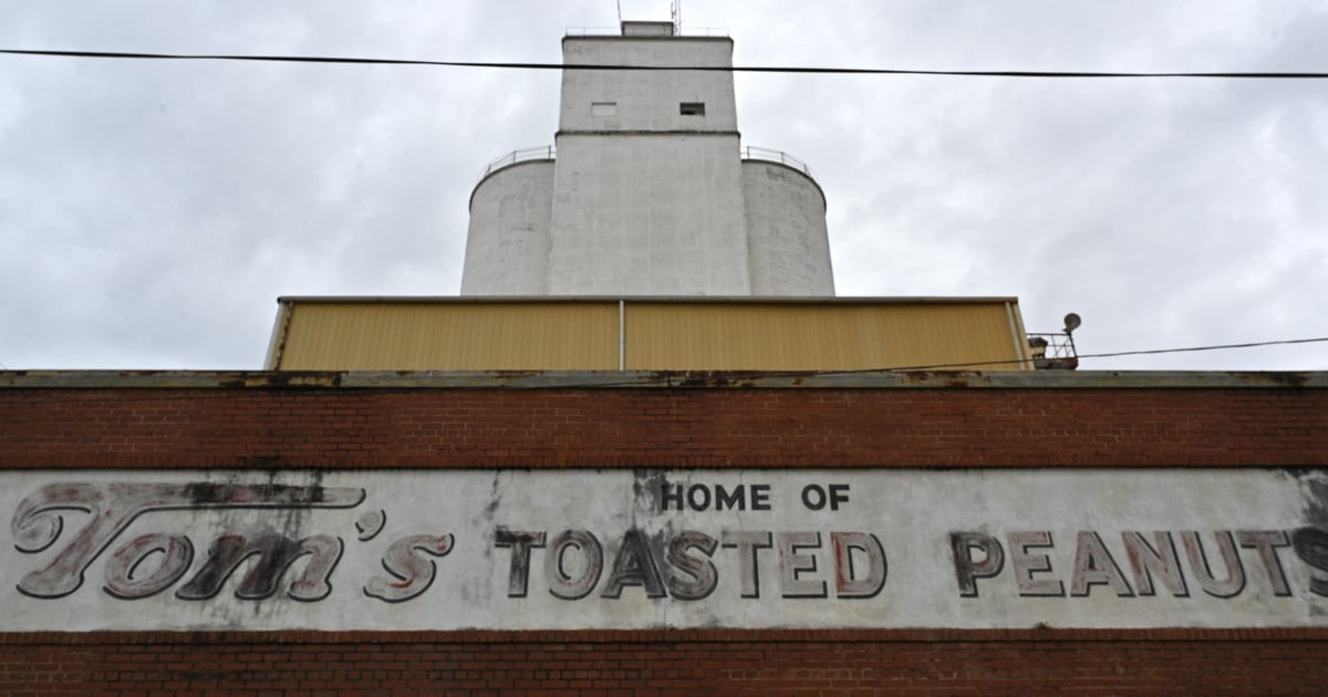 maler Rosefarve Elskede A legacy in peanuts: Columbus says goodbye to Tom's Foods factory