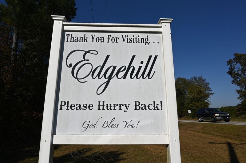 A sign in Edgehill, the smallest incorporated city in Georgia. (Hyosub Shin / Hyosub.Shin@ajc.com)
