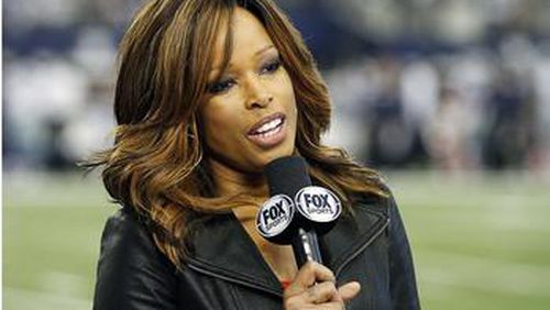 15 Dec 2013, Arlington, Texas, USA --- 15 DECEMBER 2013: Fox's NFL sideline reporter Pam Oliver during a regular season NFL football game between the Green Bay Packers and Dallas Cowboys at AT&amp;T Stadium in Arlington, TX. --- Image by © Ray Carlin/Icon SMI/Corbis