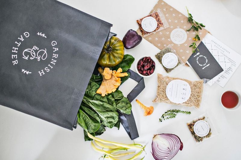  A Garnish & Gather meal kit comes in a reusable grocery bag with prepared and portion ingredients, a recipe card and a "table topic" card. (Photo credit: Heidi Geldhauser)