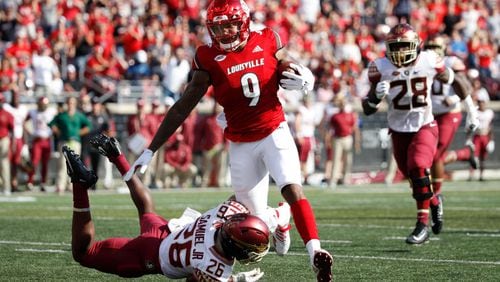 LOUISVILLE, KY - SEPTEMBER 29: Jaylen Smith #9 of the Louisville Cardinals tries to break a tackle after catching a pass against Asante Samuel Jr. #26 of the Florida State Seminoles in the second quarter of the game at Cardinal Stadium on September 29, 2018 in Louisville, Kentucky. Florida State came from behind to win 28-24. (Photo by Joe Robbins/Getty Images)
