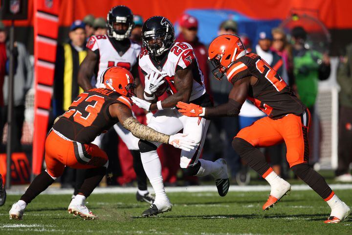 Photos: Falcons look for fourth straight win